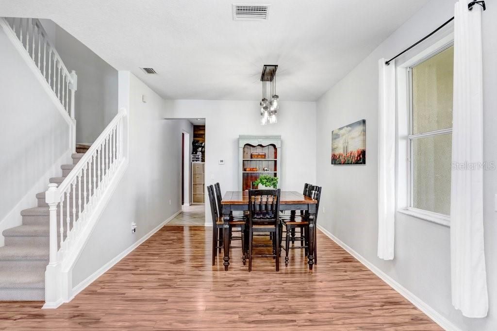 Activo con contrato: $525,000 (4 camas, 3 baños, 3563 Pies cuadrados)