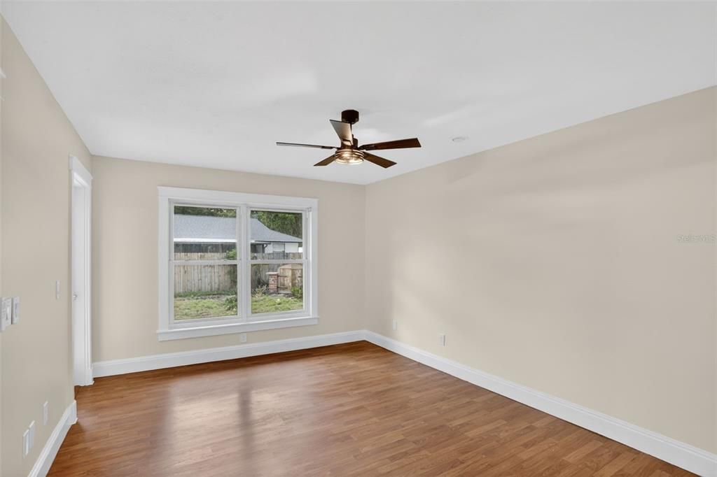 Activo con contrato: $439,995 (4 camas, 2 baños, 1808 Pies cuadrados)