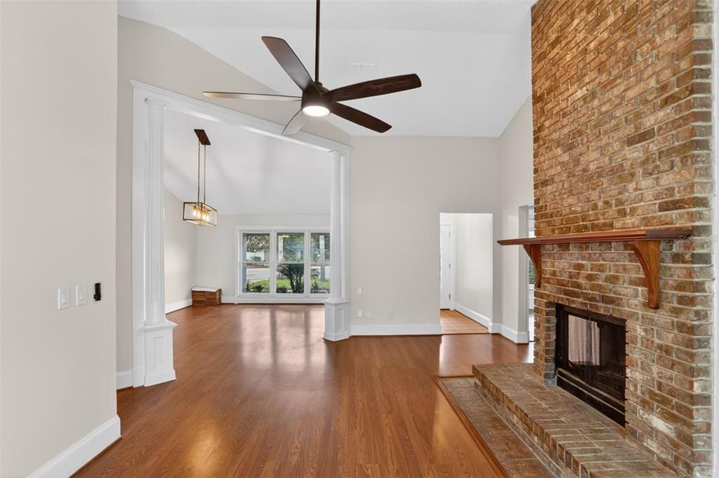 Activo con contrato: $439,995 (4 camas, 2 baños, 1808 Pies cuadrados)
