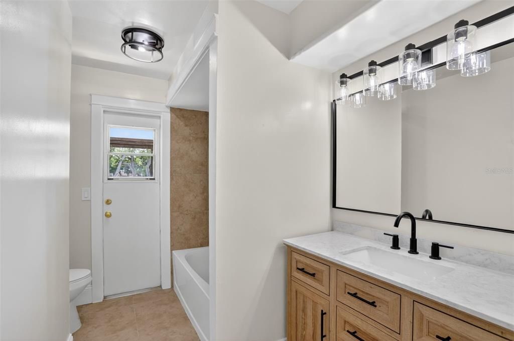 Activo con contrato: $439,995 (4 camas, 2 baños, 1808 Pies cuadrados)