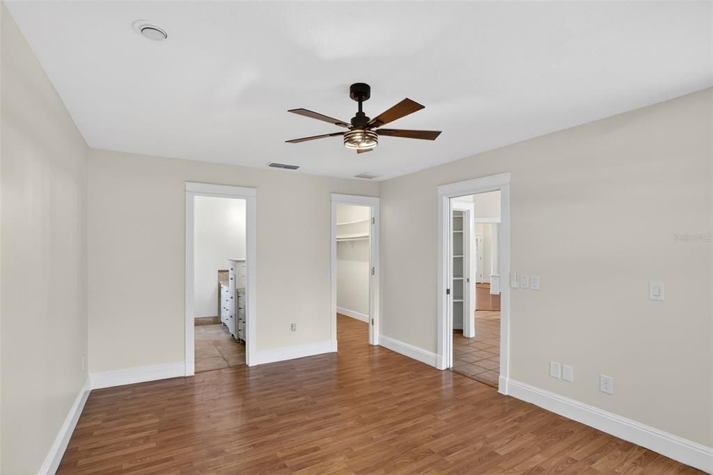 Activo con contrato: $439,995 (4 camas, 2 baños, 1808 Pies cuadrados)