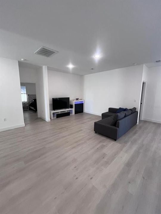 En Renta: $2,300 (3 camas, 2 baños, 1642 Pies cuadrados)