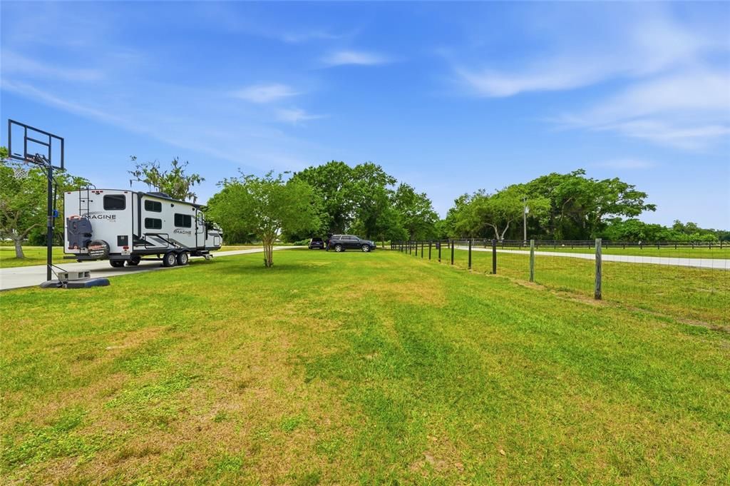 Active With Contract: $599,999 (3 beds, 2 baths, 1664 Square Feet)