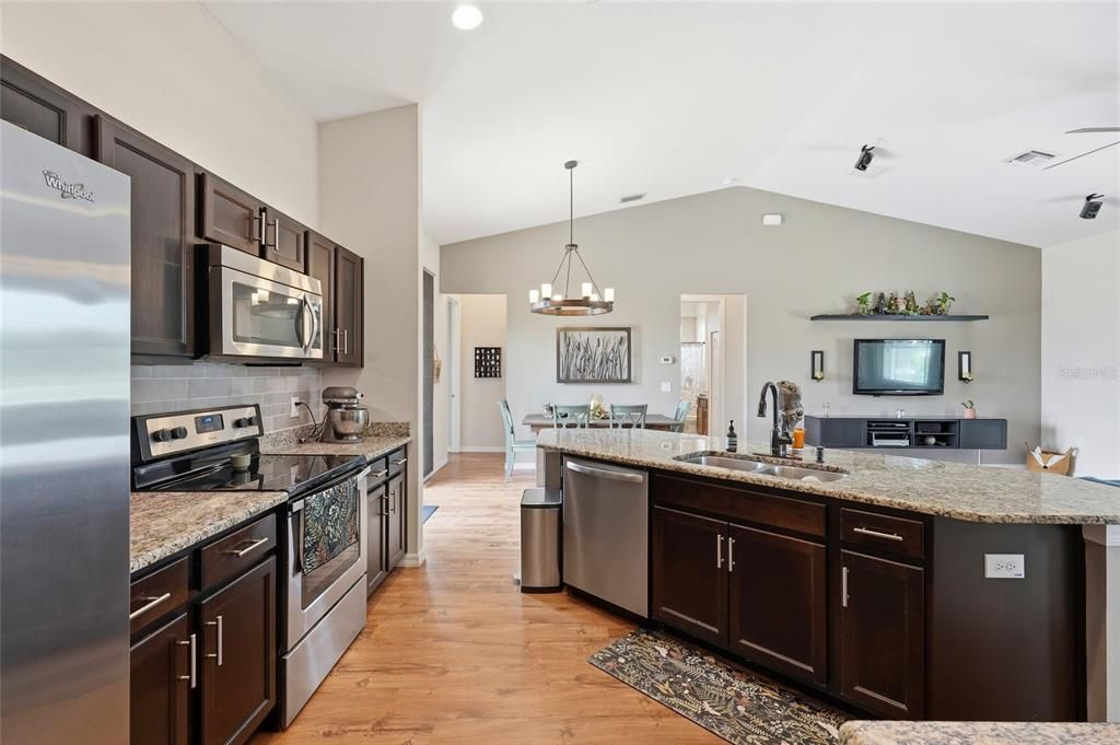 Active With Contract: $599,999 (3 beds, 2 baths, 1664 Square Feet)