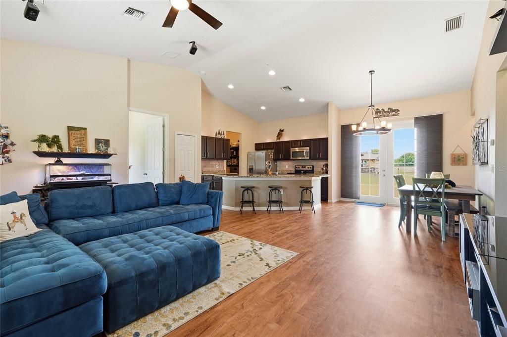 Active With Contract: $599,999 (3 beds, 2 baths, 1664 Square Feet)