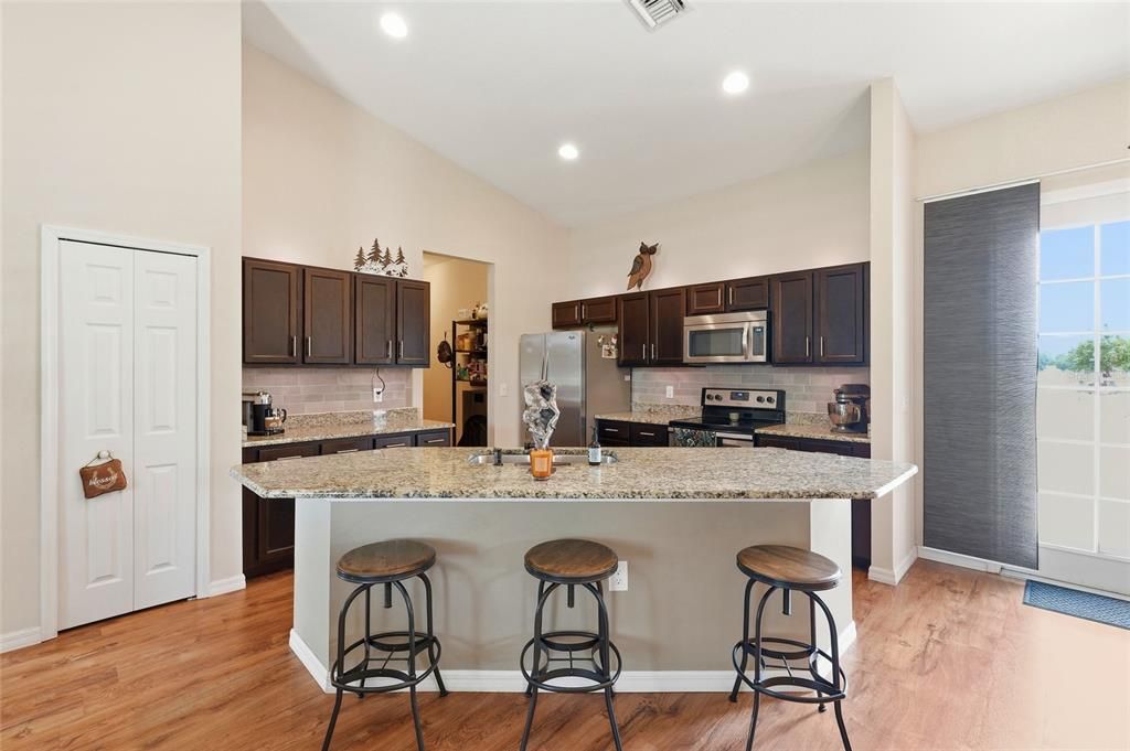 Active With Contract: $599,999 (3 beds, 2 baths, 1664 Square Feet)