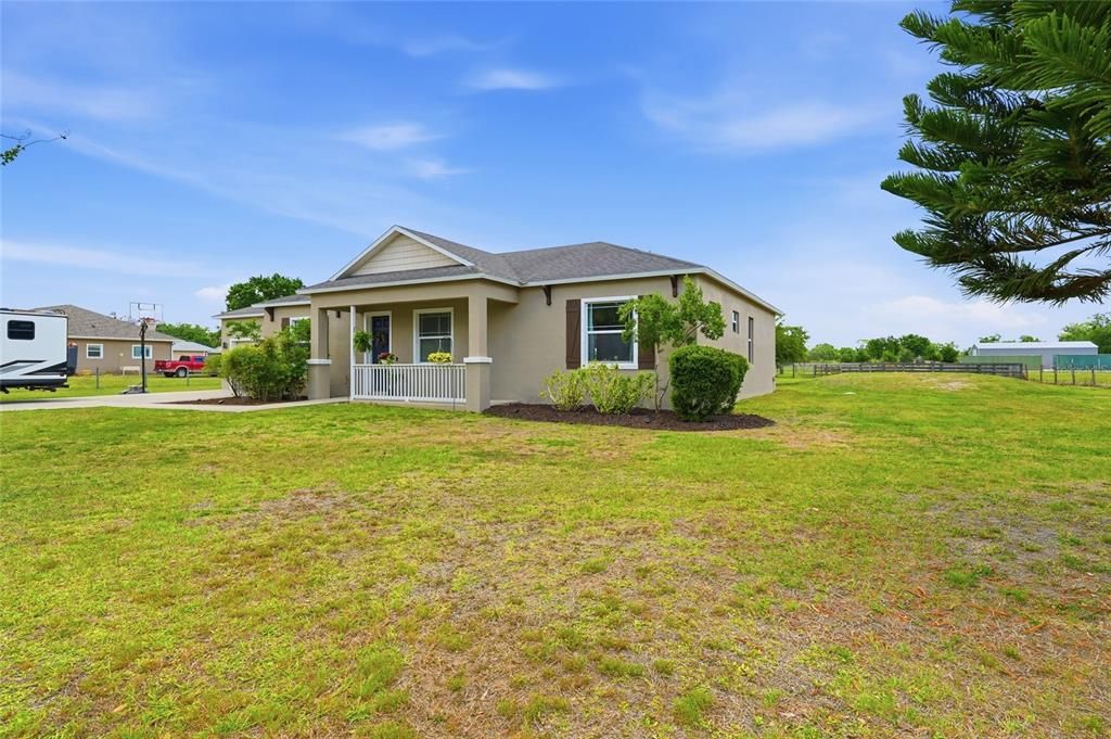 Active With Contract: $599,999 (3 beds, 2 baths, 1664 Square Feet)