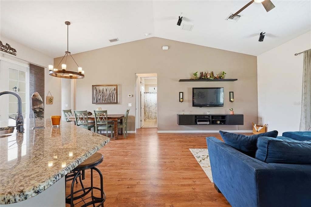Active With Contract: $599,999 (3 beds, 2 baths, 1664 Square Feet)