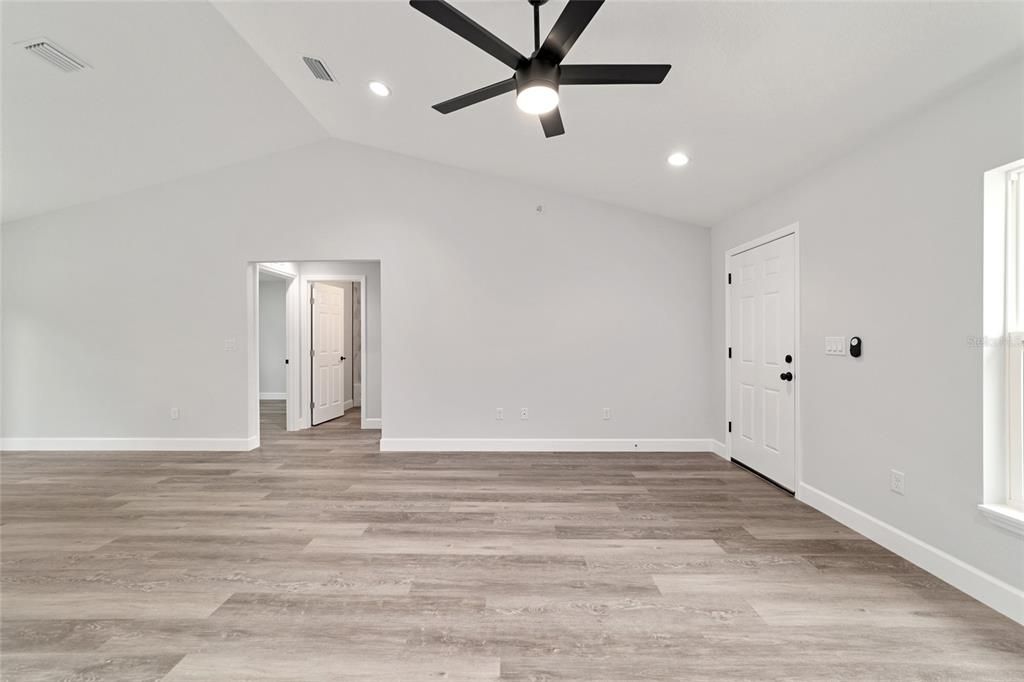 Activo con contrato: $264,999 (3 camas, 2 baños, 1380 Pies cuadrados)