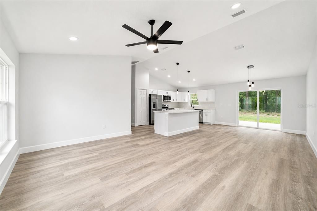 Activo con contrato: $264,999 (3 camas, 2 baños, 1380 Pies cuadrados)