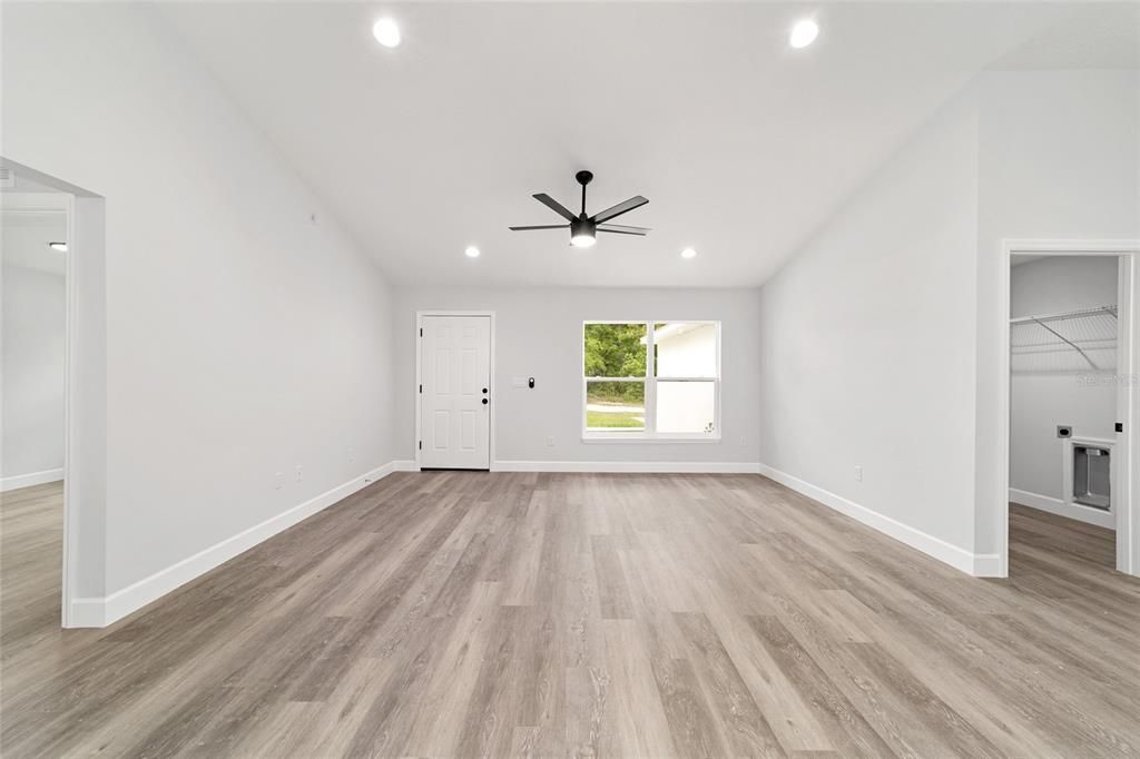 Activo con contrato: $264,999 (3 camas, 2 baños, 1380 Pies cuadrados)