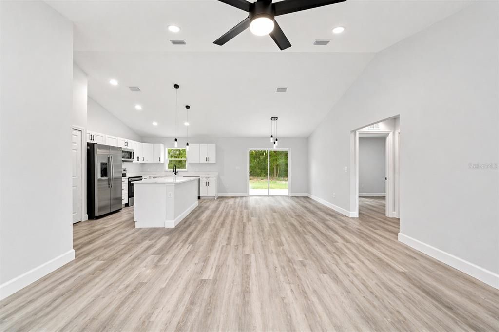 Activo con contrato: $264,999 (3 camas, 2 baños, 1380 Pies cuadrados)