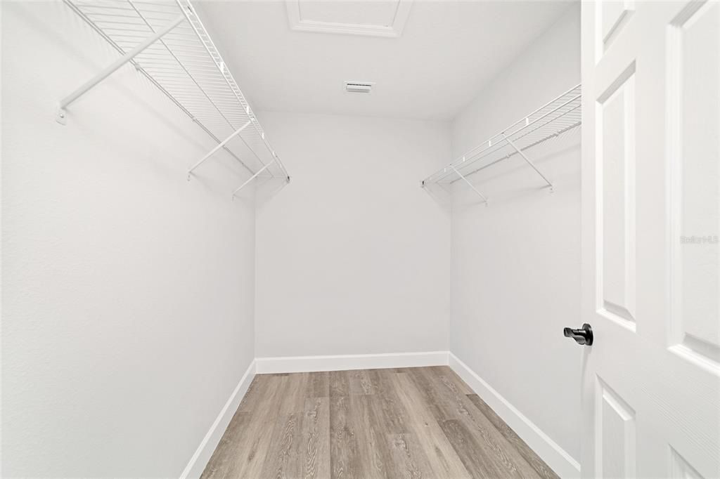 Activo con contrato: $264,999 (3 camas, 2 baños, 1380 Pies cuadrados)