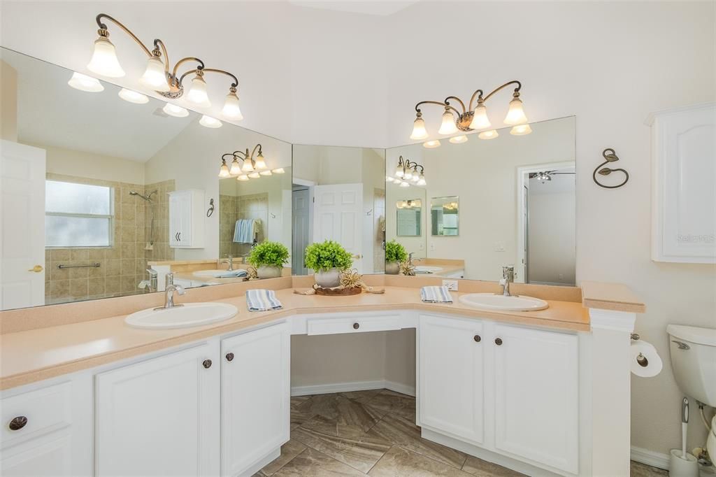Active With Contract: $425,000 (3 beds, 2 baths, 1799 Square Feet)
