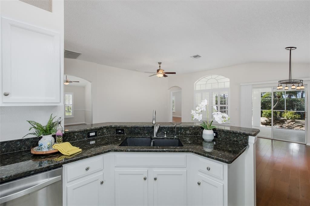 Active With Contract: $425,000 (3 beds, 2 baths, 1799 Square Feet)