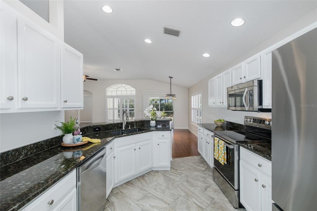 Active With Contract: $425,000 (3 beds, 2 baths, 1799 Square Feet)