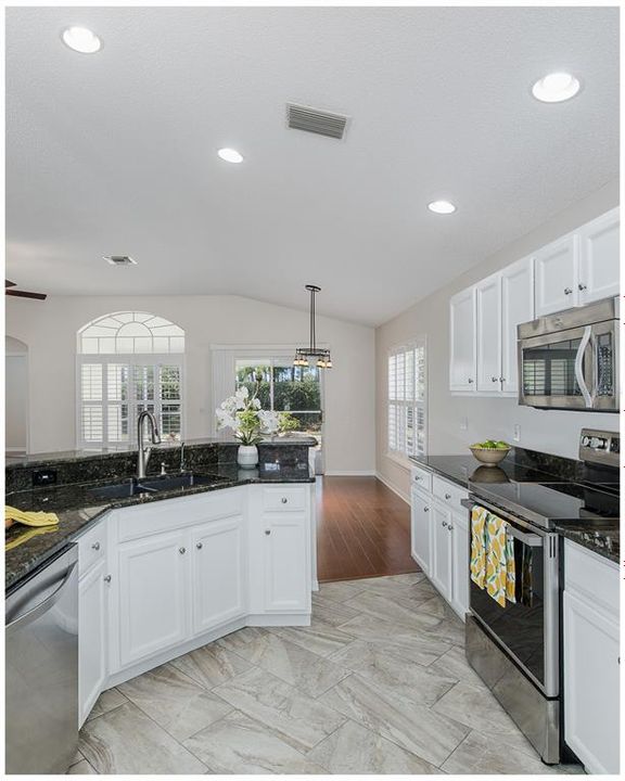 Active With Contract: $425,000 (3 beds, 2 baths, 1799 Square Feet)