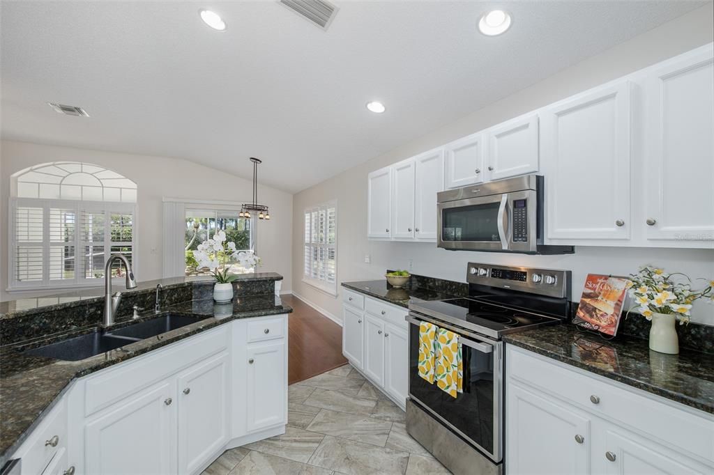 Active With Contract: $425,000 (3 beds, 2 baths, 1799 Square Feet)