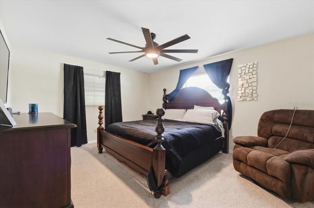 Active With Contract: $205,000 (2 beds, 2 baths, 1338 Square Feet)