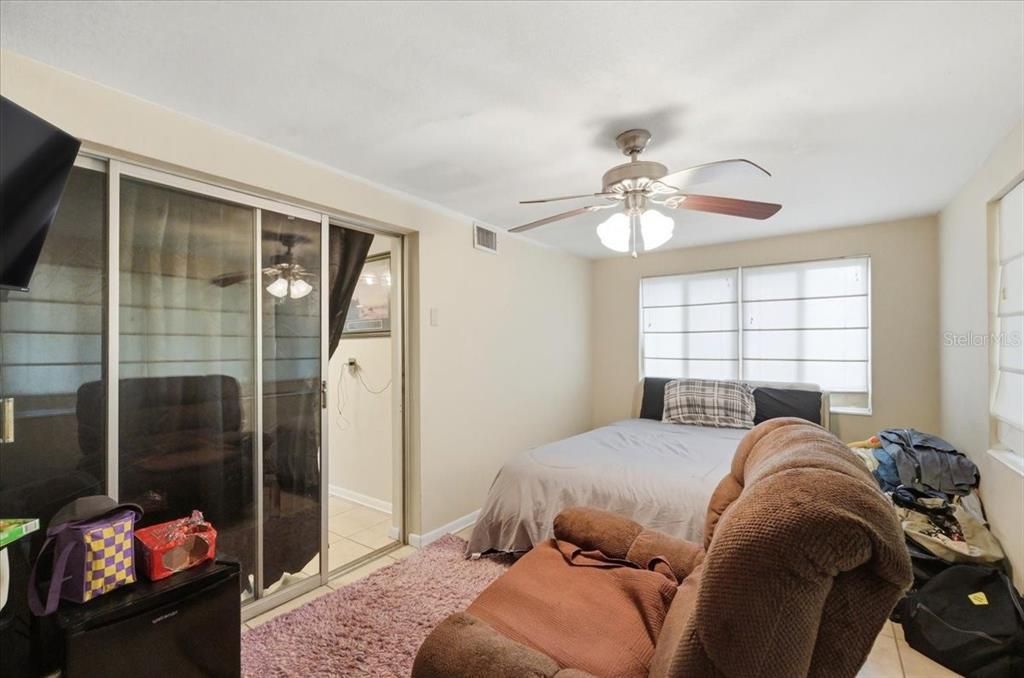 Active With Contract: $205,000 (2 beds, 2 baths, 1338 Square Feet)