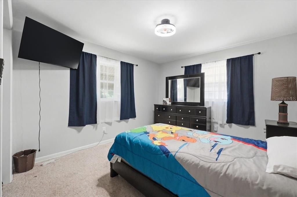 Active With Contract: $205,000 (2 beds, 2 baths, 1338 Square Feet)
