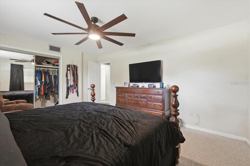 Active With Contract: $205,000 (2 beds, 2 baths, 1338 Square Feet)