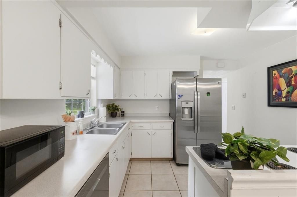 Active With Contract: $205,000 (2 beds, 2 baths, 1338 Square Feet)