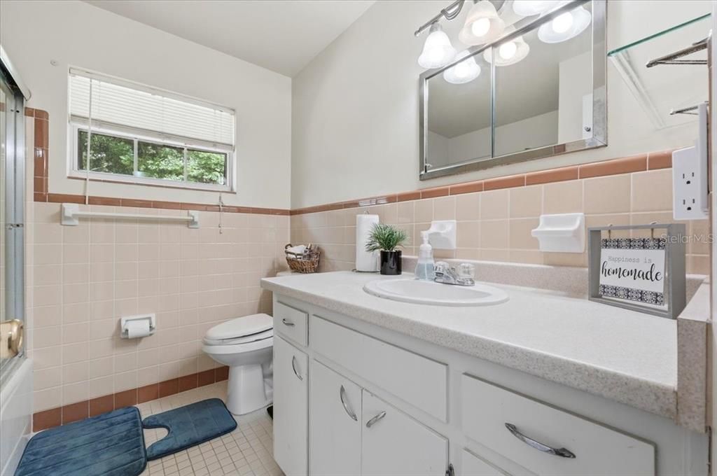Active With Contract: $205,000 (2 beds, 2 baths, 1338 Square Feet)