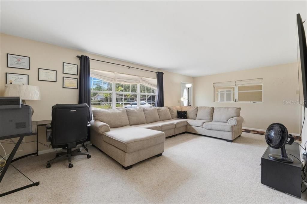 Active With Contract: $205,000 (2 beds, 2 baths, 1338 Square Feet)