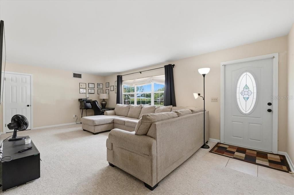 Active With Contract: $205,000 (2 beds, 2 baths, 1338 Square Feet)