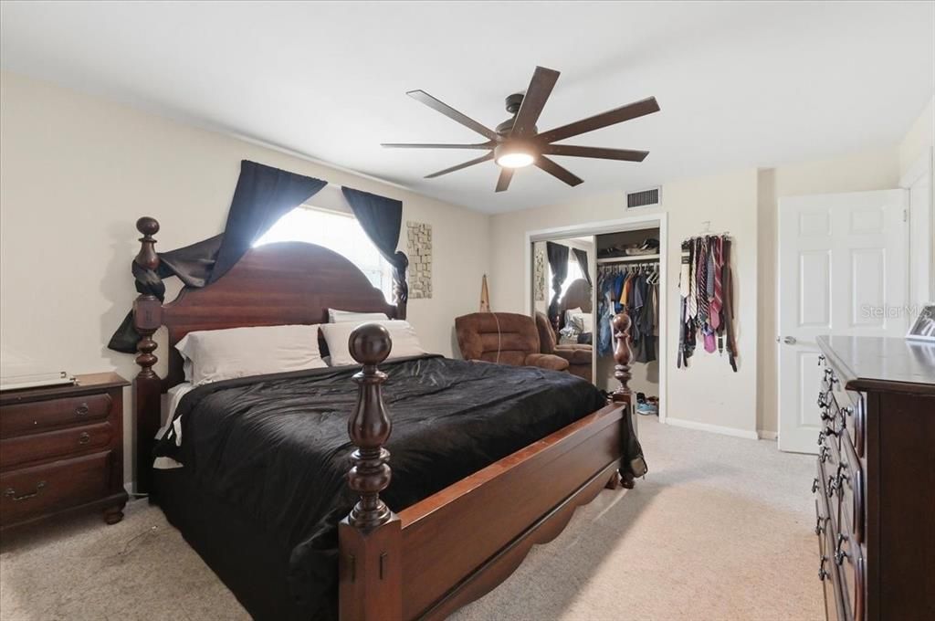 Active With Contract: $205,000 (2 beds, 2 baths, 1338 Square Feet)