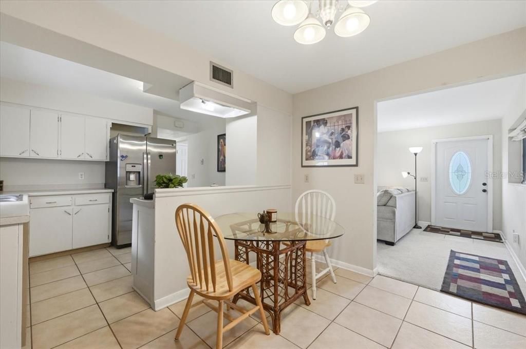 Active With Contract: $205,000 (2 beds, 2 baths, 1338 Square Feet)