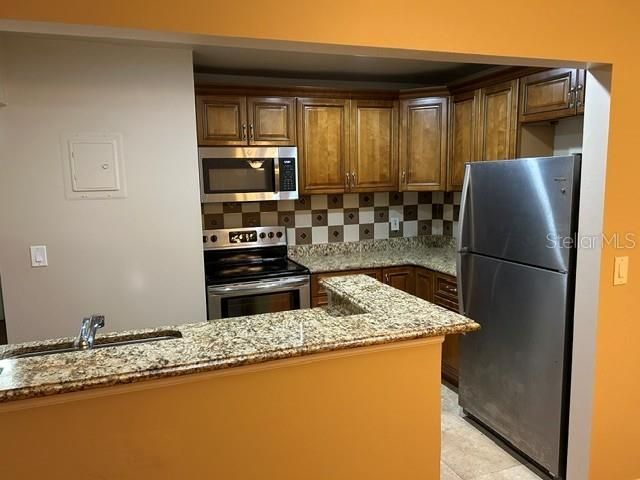 For Sale: $154,900 (2 beds, 2 baths, 897 Square Feet)