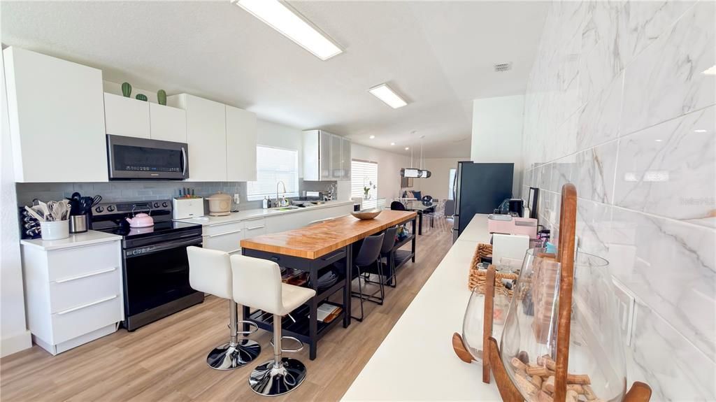 Active With Contract: $520,000 (4 beds, 2 baths, 1959 Square Feet)