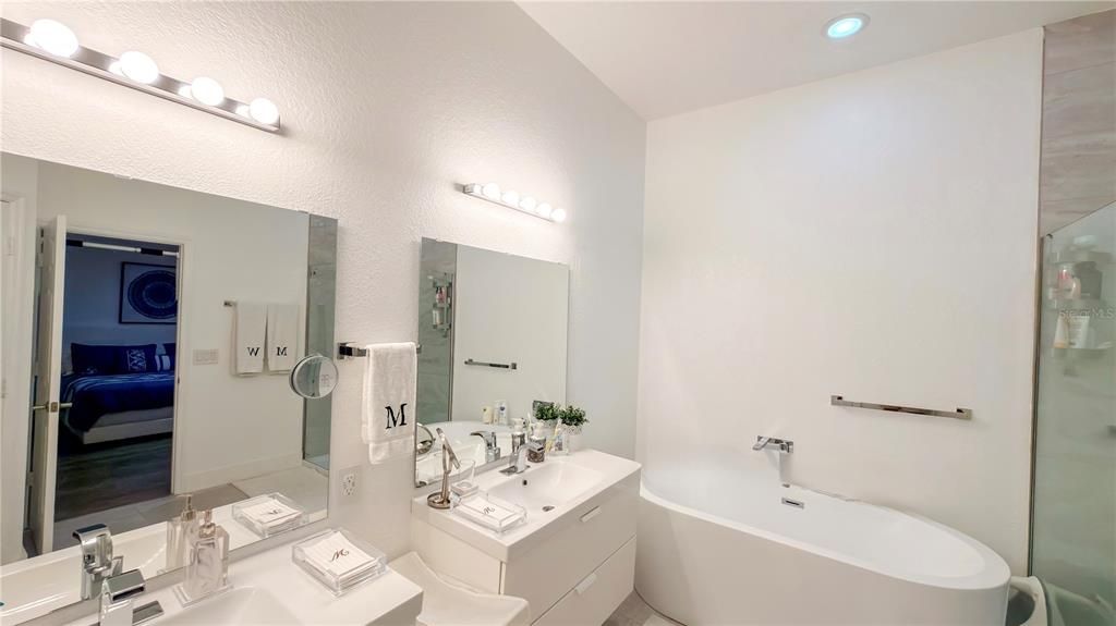 Active With Contract: $520,000 (4 beds, 2 baths, 1959 Square Feet)