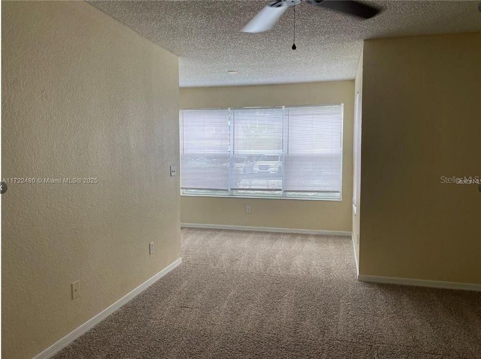 For Sale: $160,000 (1 beds, 1 baths, 711 Square Feet)