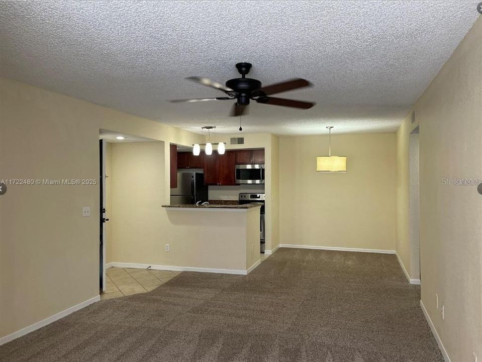 For Sale: $160,000 (1 beds, 1 baths, 711 Square Feet)