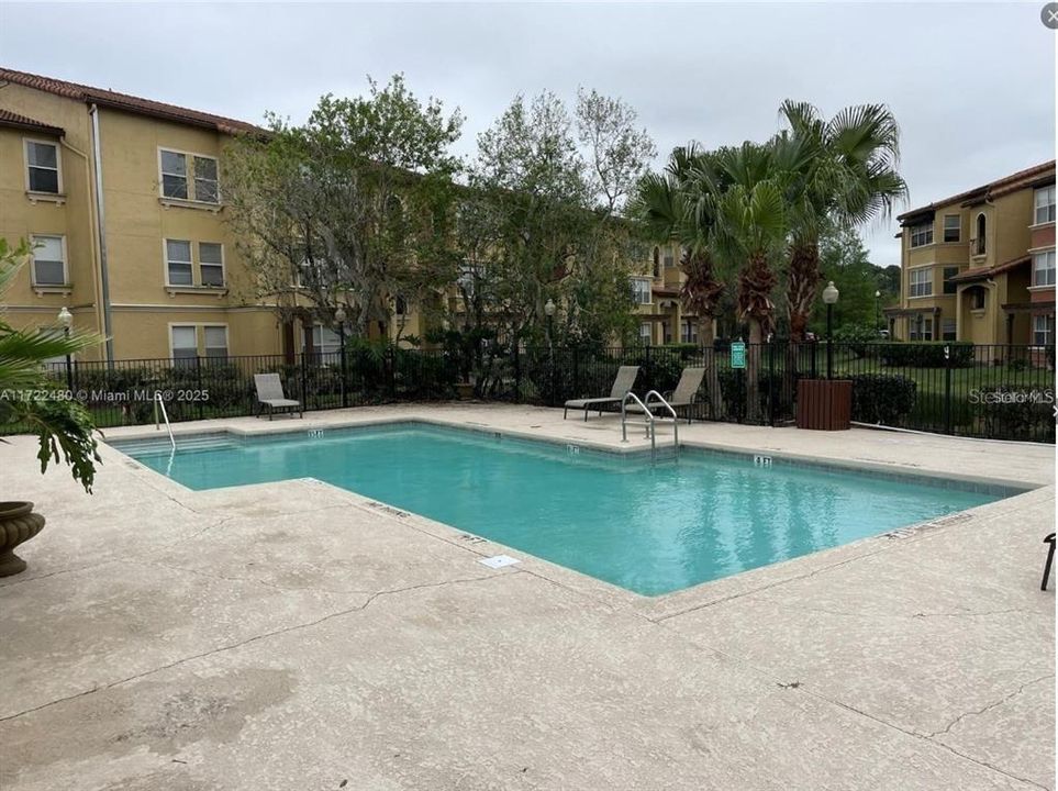 For Sale: $160,000 (1 beds, 1 baths, 711 Square Feet)
