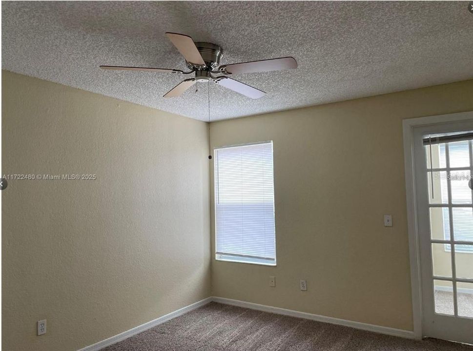 For Sale: $160,000 (1 beds, 1 baths, 711 Square Feet)