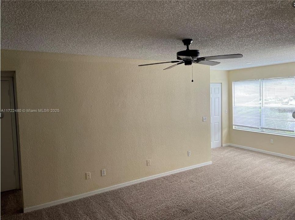 For Sale: $160,000 (1 beds, 1 baths, 711 Square Feet)