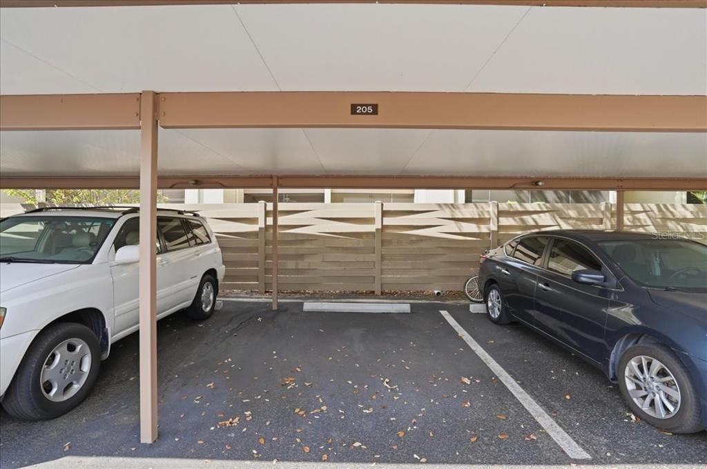 For Sale: $179,000 (2 beds, 2 baths, 888 Square Feet)