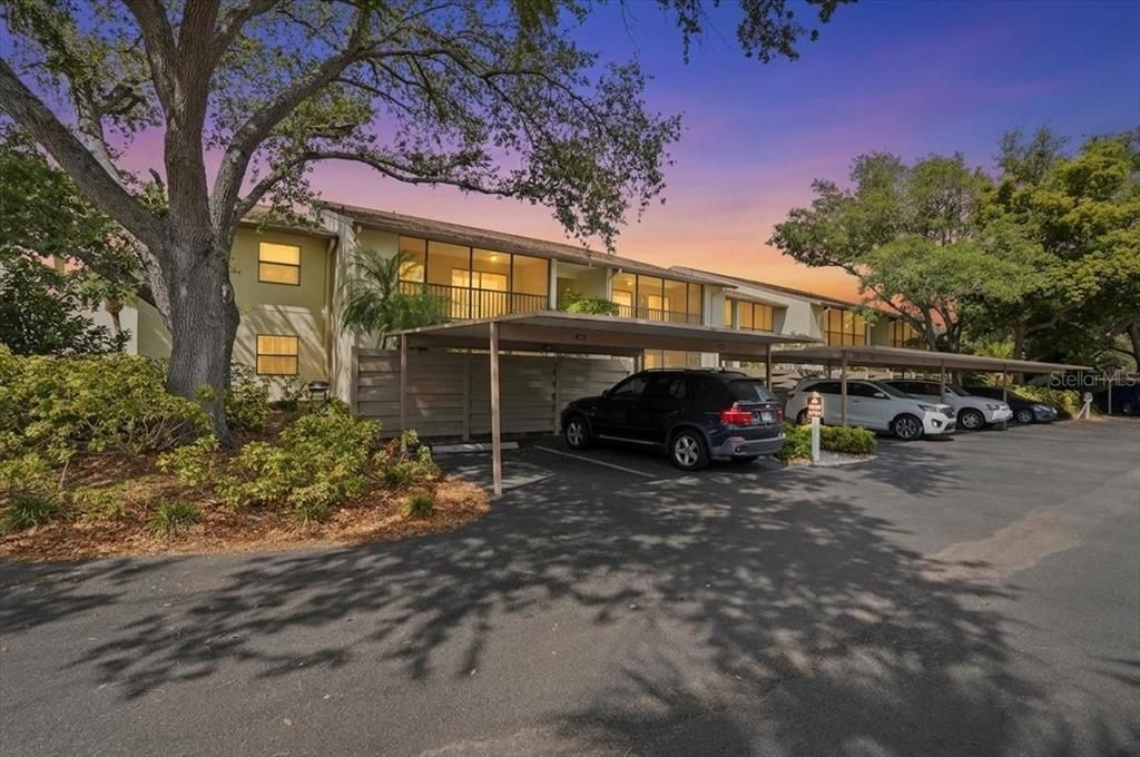 For Sale: $179,000 (2 beds, 2 baths, 888 Square Feet)