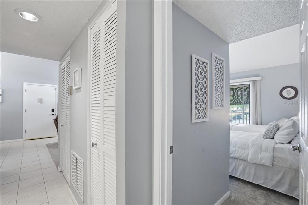 For Sale: $179,000 (2 beds, 2 baths, 888 Square Feet)