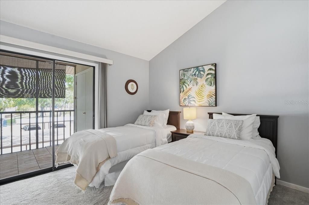 For Sale: $179,000 (2 beds, 2 baths, 888 Square Feet)