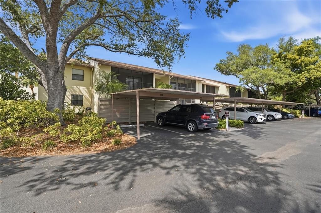 For Sale: $179,000 (2 beds, 2 baths, 888 Square Feet)