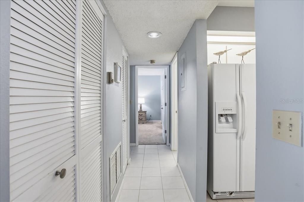For Sale: $179,000 (2 beds, 2 baths, 888 Square Feet)