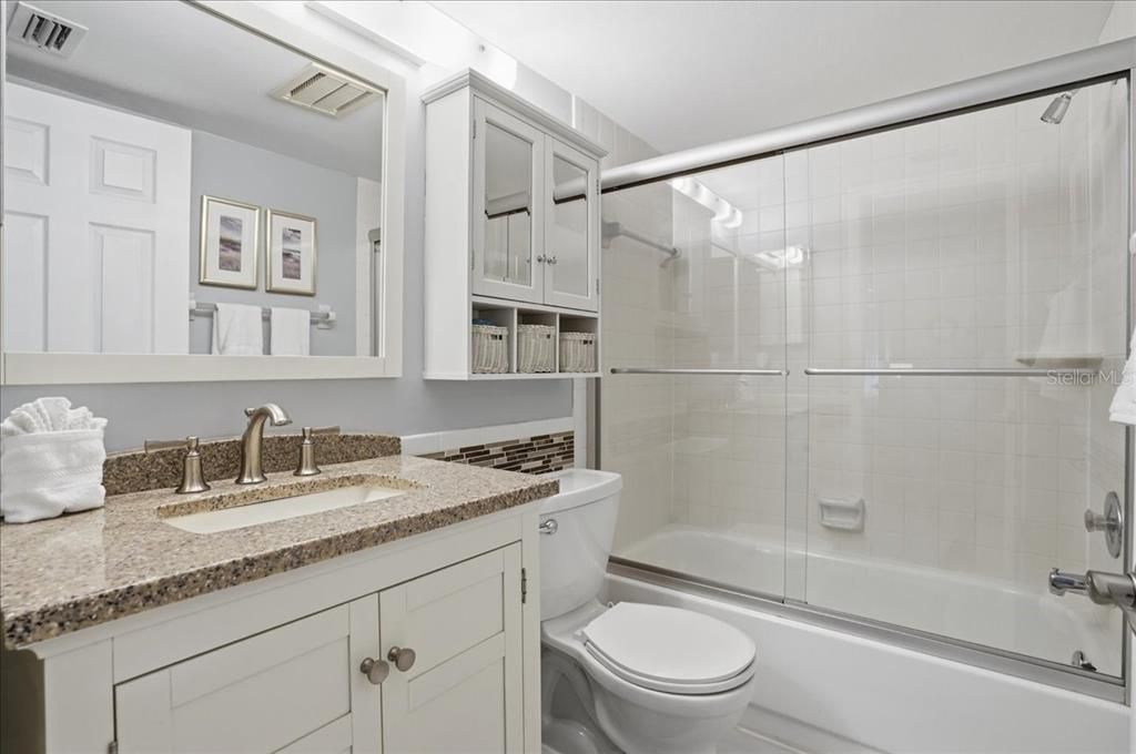 For Sale: $179,000 (2 beds, 2 baths, 888 Square Feet)