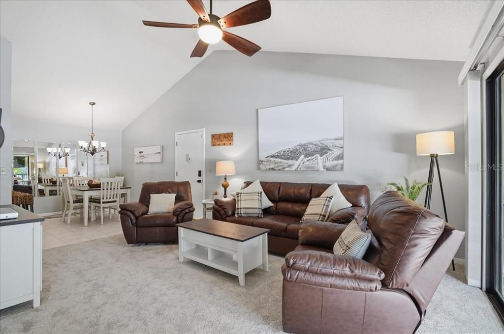 For Sale: $179,000 (2 beds, 2 baths, 888 Square Feet)