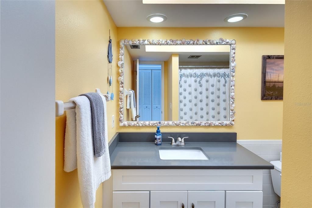 For Sale: $529,000 (2 beds, 2 baths, 1027 Square Feet)