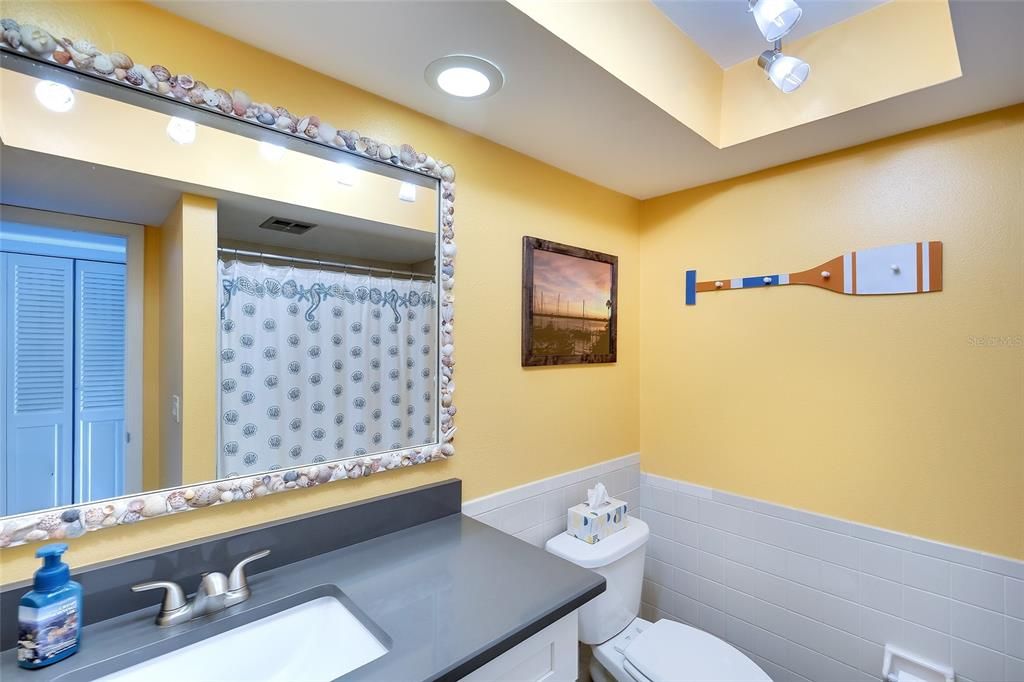 For Sale: $529,000 (2 beds, 2 baths, 1027 Square Feet)